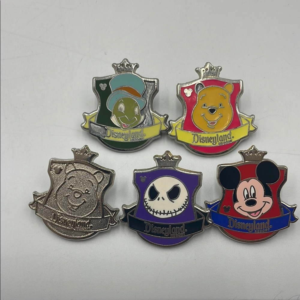 Disneyland Character Pin Set crest collection Pooh Jack Mickey Mouse